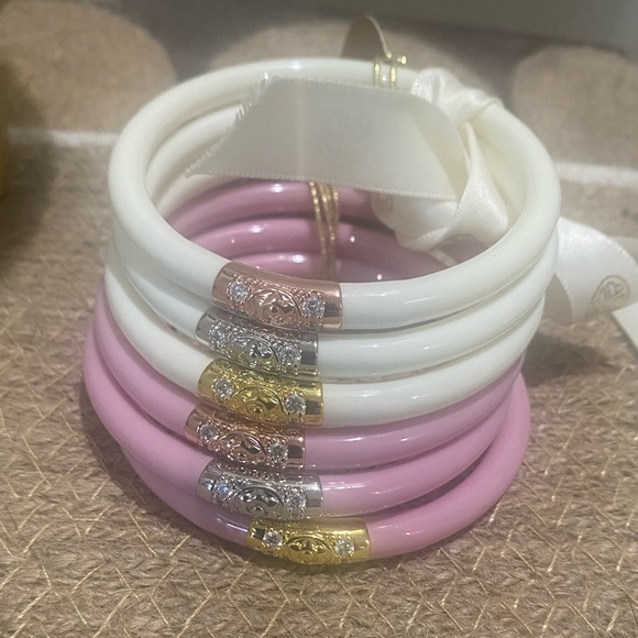 Elegant Pink and White Bracelet Set - Picture 2 of 3